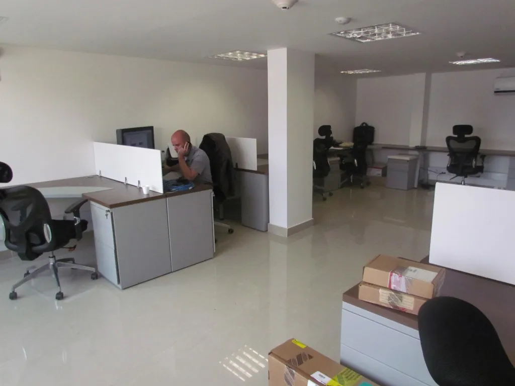 Etapa de acabados y detalles de un centro de control